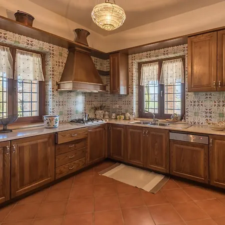 Francesa Villa